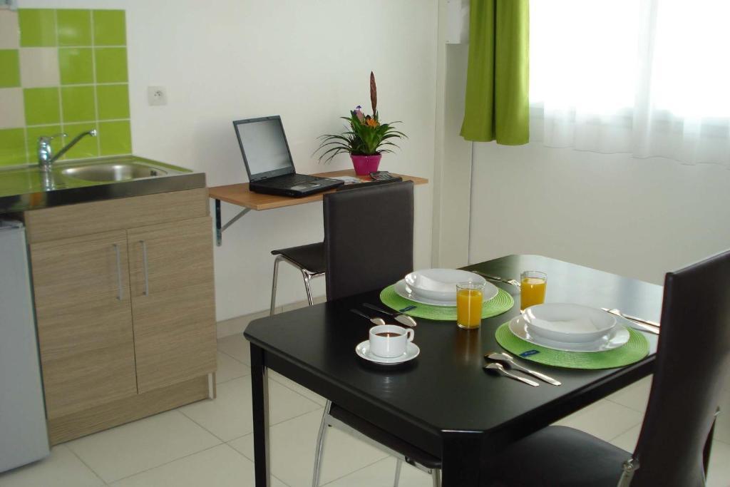 Hotel La Palmeraie Cornebarrieu Bilik gambar